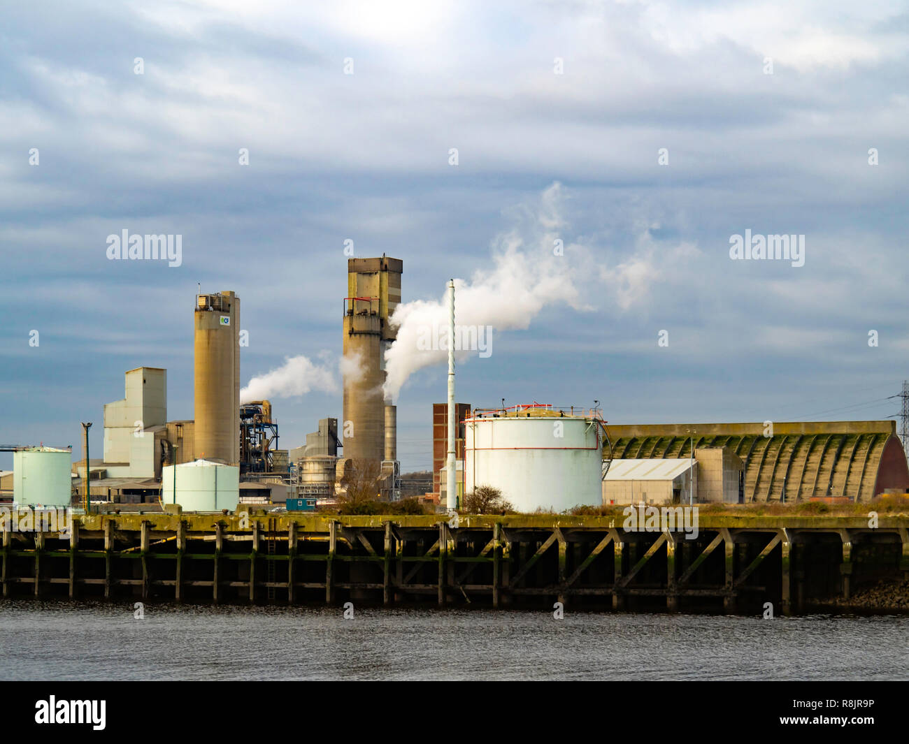 CF Les engrais du nitrate d'ammonium ou l'usine de production et de stockage Mib Fashion sur la rive nord de la Rivière Tees à Teesside Billingham Banque D'Images