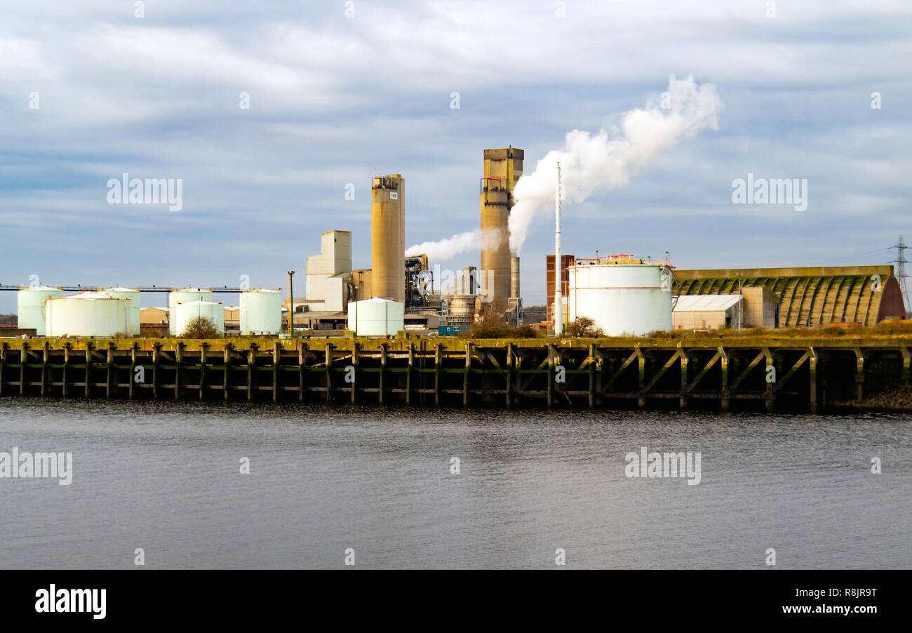 CF Les engrais du nitrate d'ammonium ou l'usine de production et de stockage Mib Fashion sur la rive nord de la Rivière Tees à Teesside Billingham Banque D'Images