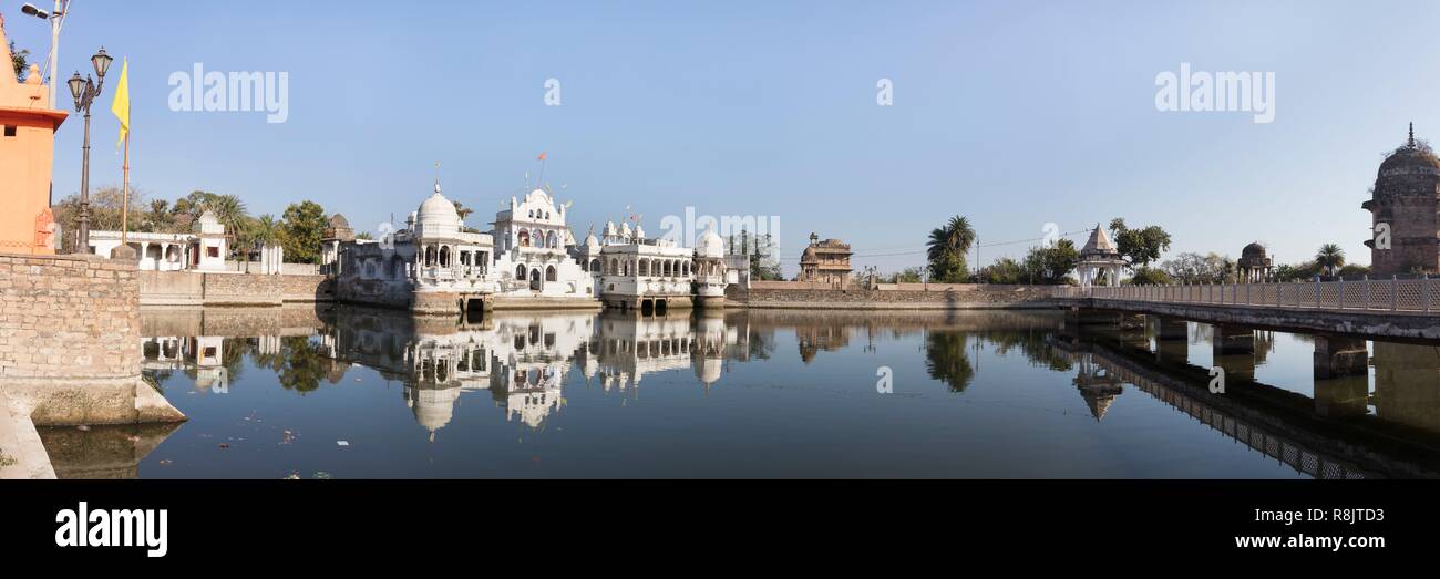 L'Inde, le Madhya Pradesh, Chanderi, Laksman temple sur Panmeshwar Tal étang Banque D'Images L'Inde, le Madhya Pradesh, Chanderi, Laksman temple sur Panmeshwar Tal étang Banque D'Images