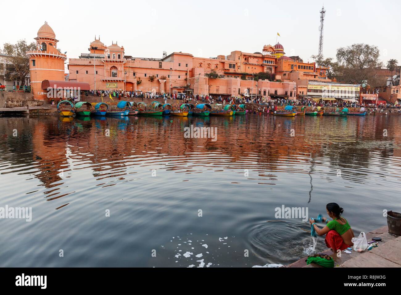 L'Inde, le Madhya Pradesh, Chitrakoot, Ram ghats sur Mandakini river au lever du soleil Banque D'Images