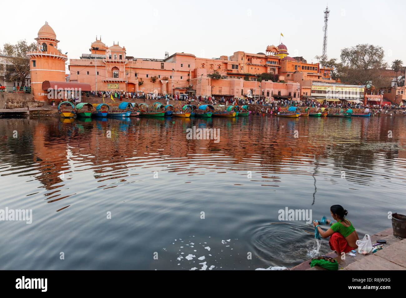 L'Inde, le Madhya Pradesh, Chitrakoot, Ram ghats sur Mandakini river au lever du soleil Banque D'Images L'Inde, le Madhya Pradesh, Chitrakoot, Ram ghats sur Mandakini river au lever du soleil Banque D'Images