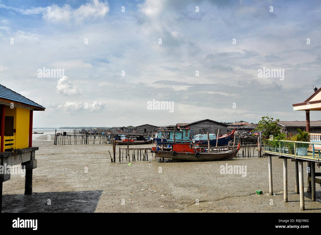Bagan Sungai Lima Island, Malaisie - 30 décembre 2017 : un authentique village de pêcheurs chinois à Kampung Bagan Sungai Lima, la Malaisie - Kampung Bagan Soleil Banque D'Images