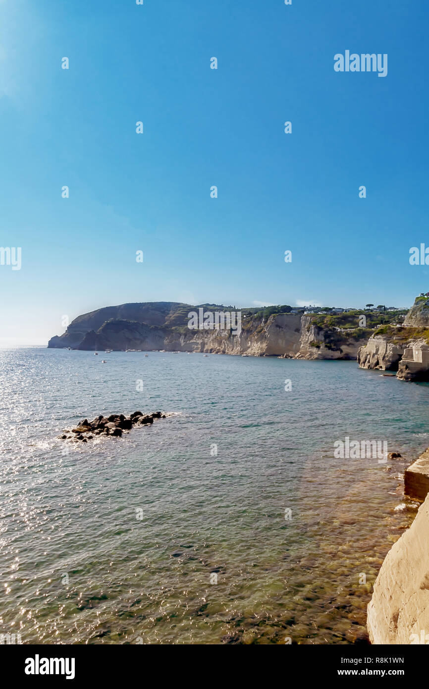 Vue supérieure de Sant'Angelo dans l'île de Ischia, Italie Banque D'Images