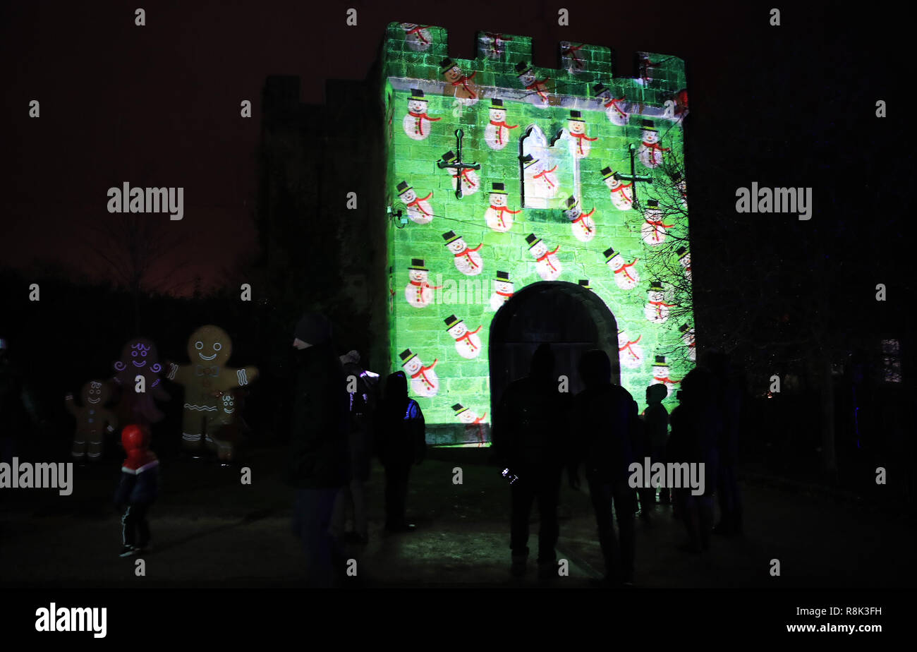 Une ambiance festive light 3d'affichage à l'Jardin d'Alnwick dans le Northumberland. Banque D'Images