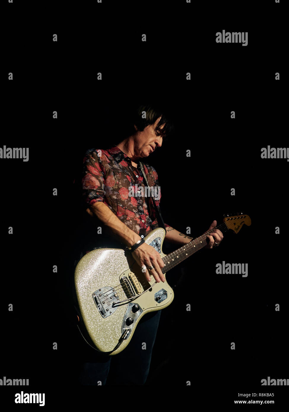Johnny Marr effectuant du Bikini, Barcelone, Espagne. Johnny Marr était le guitariste et compositeur des Smiths, bande de Manchester. Banque D'Images