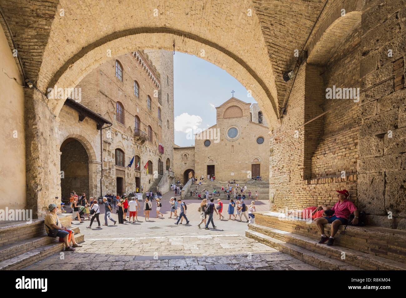Italie, Toscane, San Gimignano, inscrite au Patrimoine Mondial de l'UNESCO, vue de la Basilica di Santa Maria Assunta Banque D'Images