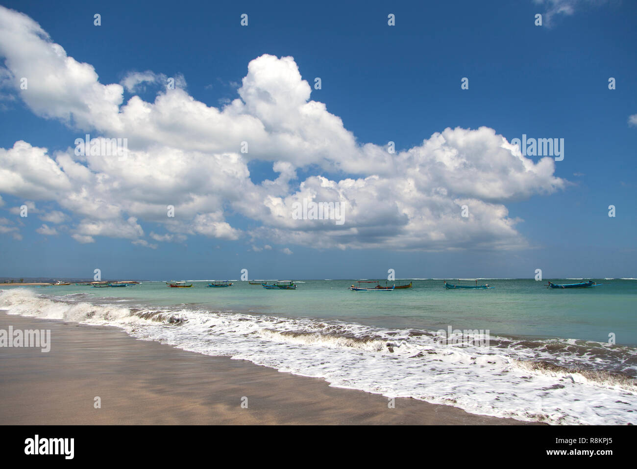 L'Indonésie est également une vue sur la célèbre plage de Kuta Beach à Bali. Banque D'Images