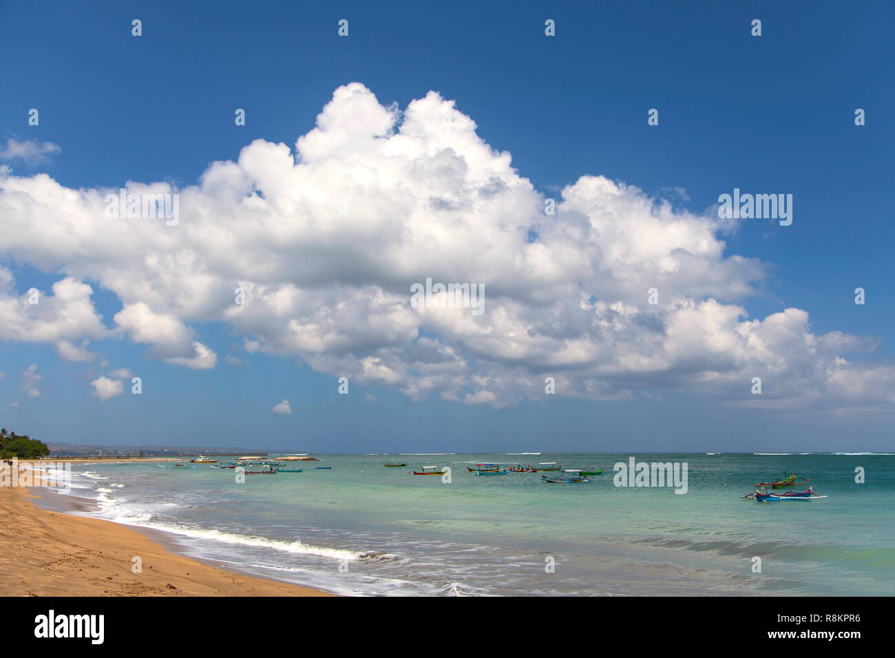 L'Indonésie est également une vue sur la célèbre plage de Kuta Beach à Bali. Banque D'Images