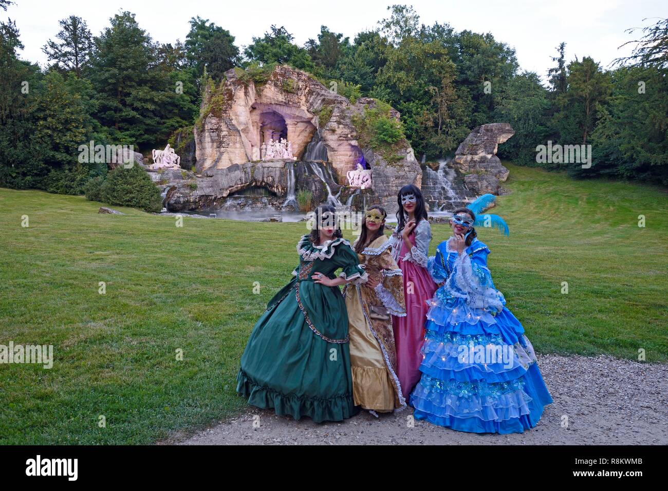 France, Yvelines, Versailles, jardins de Versailles Palace classé Patrimoine Mondial par l'UNESCO, le bosquet des bains d'Apollon pendant le bal masqué Banque D'Images