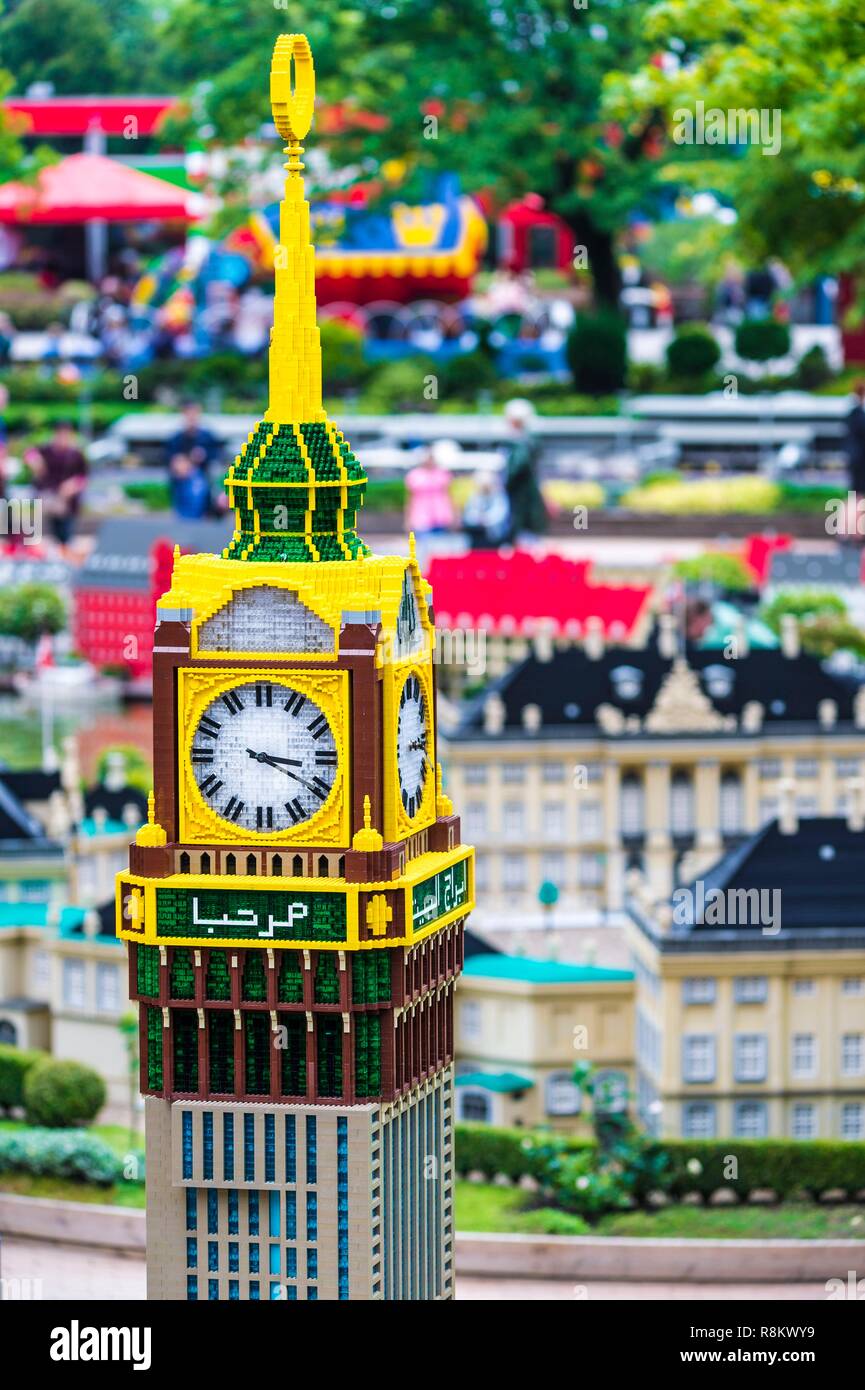 Le Danemark, le Jutland, Billund, Legoland® Billund Legoland Park est la première créée en 1968, près du quartier général de la société Lego® Lego (le terme est dérivé de la jambe danois godt sens joue bien), il est composé de les espaces suivants : ici l'horloge de l'hôtel Makkah Clock Royal Tower Hotel à Miniland - vrai monde miniature d'animation, mais aussi Legoredo Town, Zone de l'imagination, l'établissement Knights' Kingdom, DUPLO Land, Land Pirate, LEGO City, Dino Island, Fun Town, Aventure Land, Lego X-treme, trafic, Royaume des pharaons, terre des Vikings, Banque D'Images