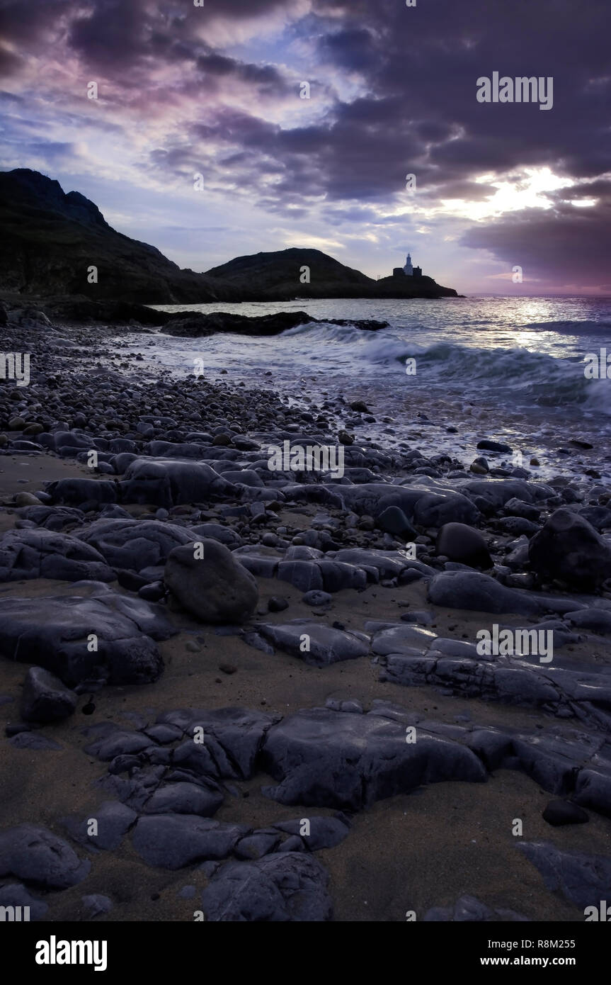 Une aube voir de Mumbles Head dans la Baie de Swansea, Pays de Galles. Banque D'Images