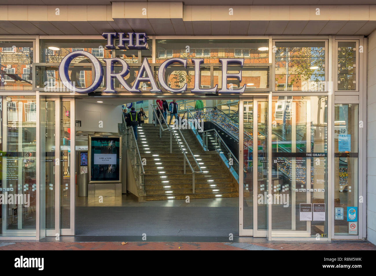 Le centre commercial Oracle Entrée Broad Street, Reading, Berkshire, Royaume-Uni Banque D'Images