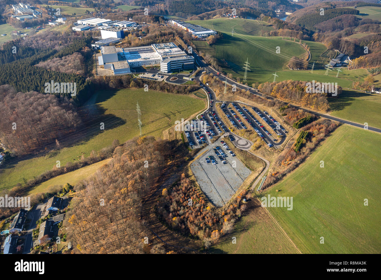 Luftbild, KOSTAL Contact Systems GmbH, Zum Timberg, parking du personnel, location de lignes, Wettringhof Brunscheider Straße,, Lüdenscheid, Sauerland, Märkischer Kr Banque D'Images