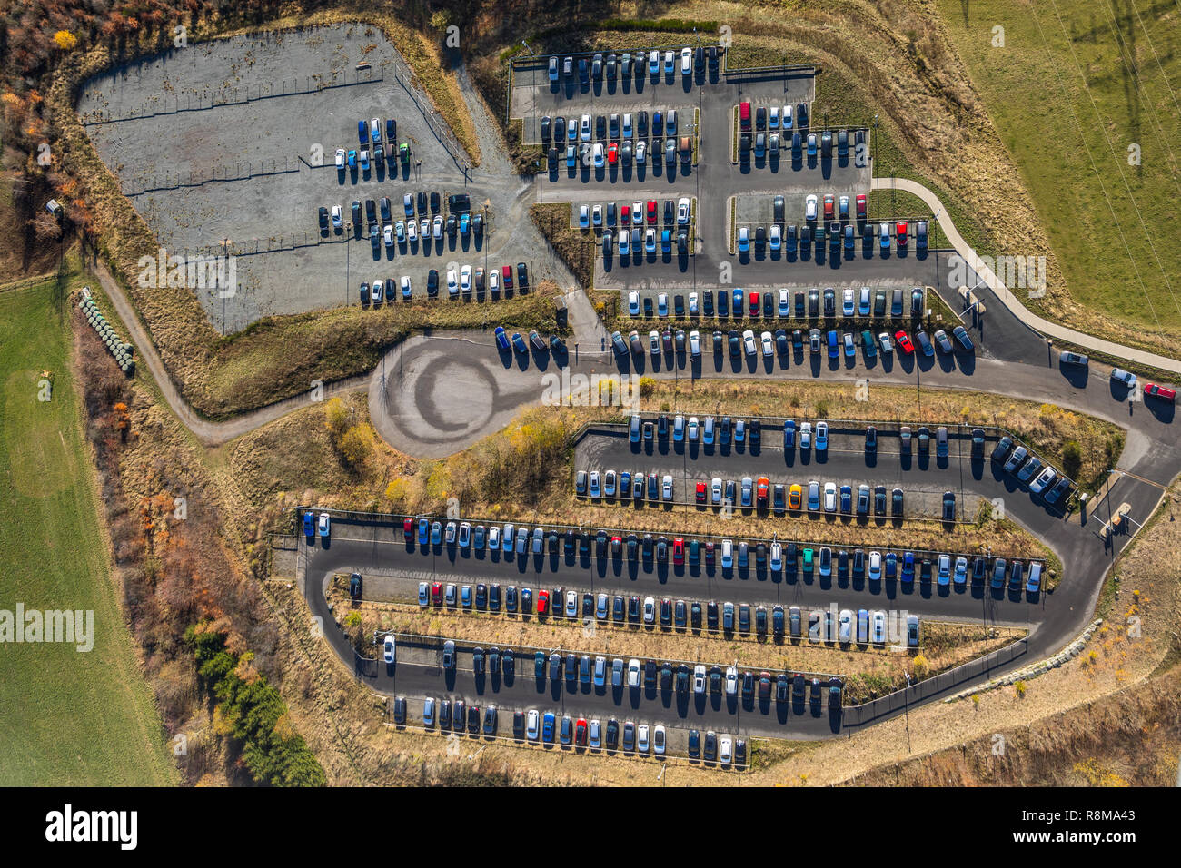 Luftbild, KOSTAL Contact Systems GmbH, Zum Timberg, parking du personnel, location de lignes, Wettringhof Brunscheider Straße,, Lüdenscheid, Sauerland, Märkischer Kr Banque D'Images