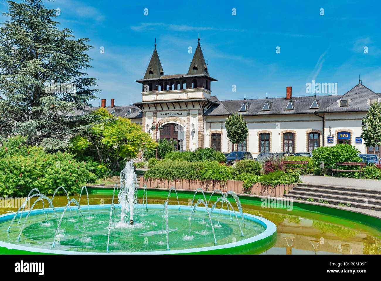 Le Millennium Park est situé en face de la gare, Siofok Siofok, de Somogy, Southern Transdanubia, Hongrie, Europe Banque D'Images