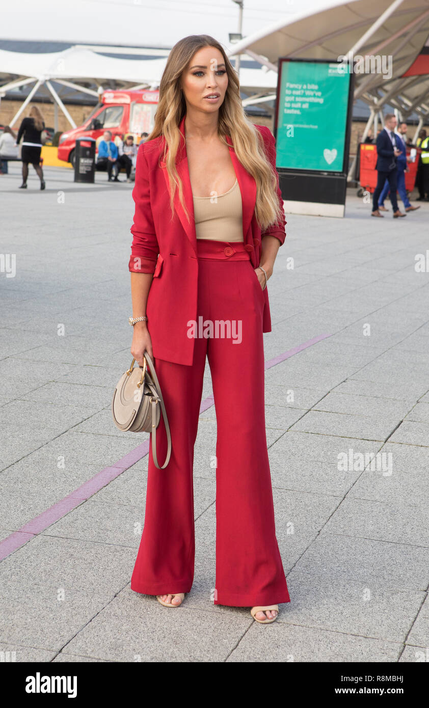 Lauren Le pape assiste à l'entreprise Le Show 2018 à l'Excel de Londres pour une interview en direct au cours de laquelle elle partage ses propres affaires personnelles le voyage et l'incroyable succès qu'une personne d'influence des médias sociaux avec : Lauren Pope Où : London, Royaume-Uni Quand : 15 Nov 2018 Credit : Phil Lewis/WENN.com Banque D'Images