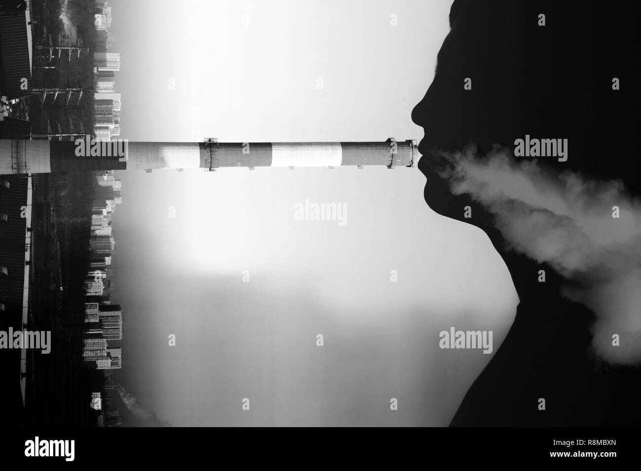 L'homme et l'usine avec du tuyau de fumée. Écologie et nuire à la cigarette concept noir et blanc. Banque D'Images