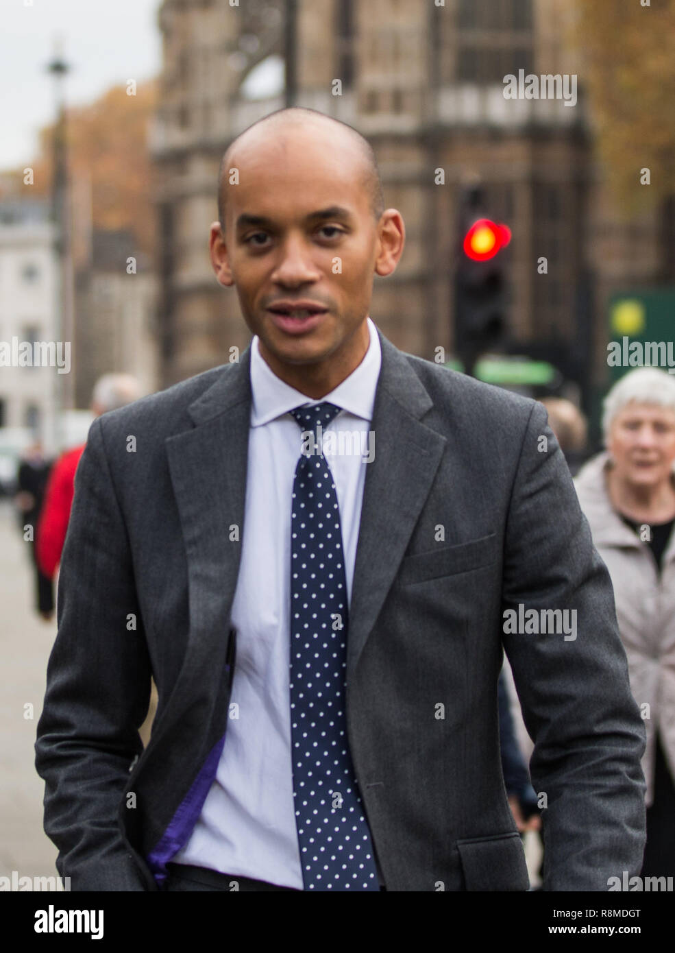 Shadow Secrétaire d'État pour les affaires, l'énergie et de stratégie industrielle, Chuka Umunna MP, à l'extérieur du Parlement après Theresa May face Brexit proposé a été présenté aux députés à la Chambre des communes, Westminster, Londres. En vedette : Chuka Umunna MP Où : London, Royaume-Uni Quand : 15 Nov 2018 Credit : Wheatley/WENN Banque D'Images