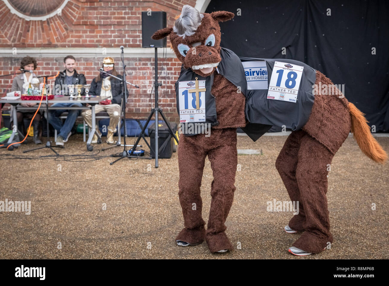 Londres, Royaume-Uni. 14Th Dec 2018. La pantomime de Noël annuel Londres Course de chevaux dans la région de Greenwich. Crédit : Guy Josse/Alamy Live News Banque D'Images