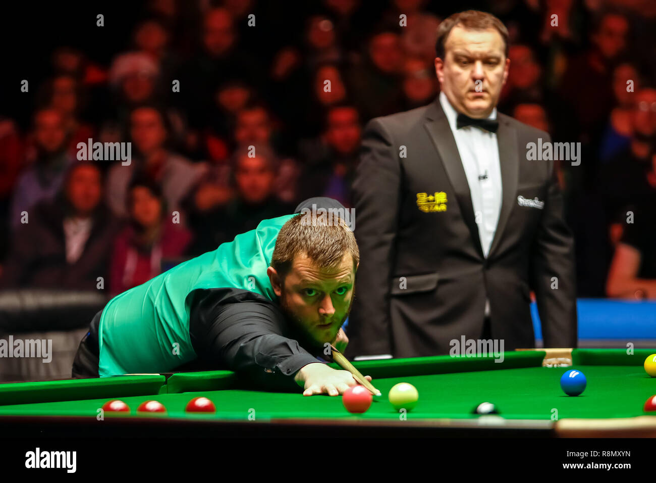 Glasgow, Royaume-Uni. 14Th Dec 2018. Betvictor Home Nations Series finale écossais entre Shaun Murphy (NIR) vs Mark Allen (FRA). Action de la session du soir avec Mark Allen en indiquant la session 5-3 de l'avant (Best of 17) Crédit : Colin Poultney/Alamy Live News Banque D'Images