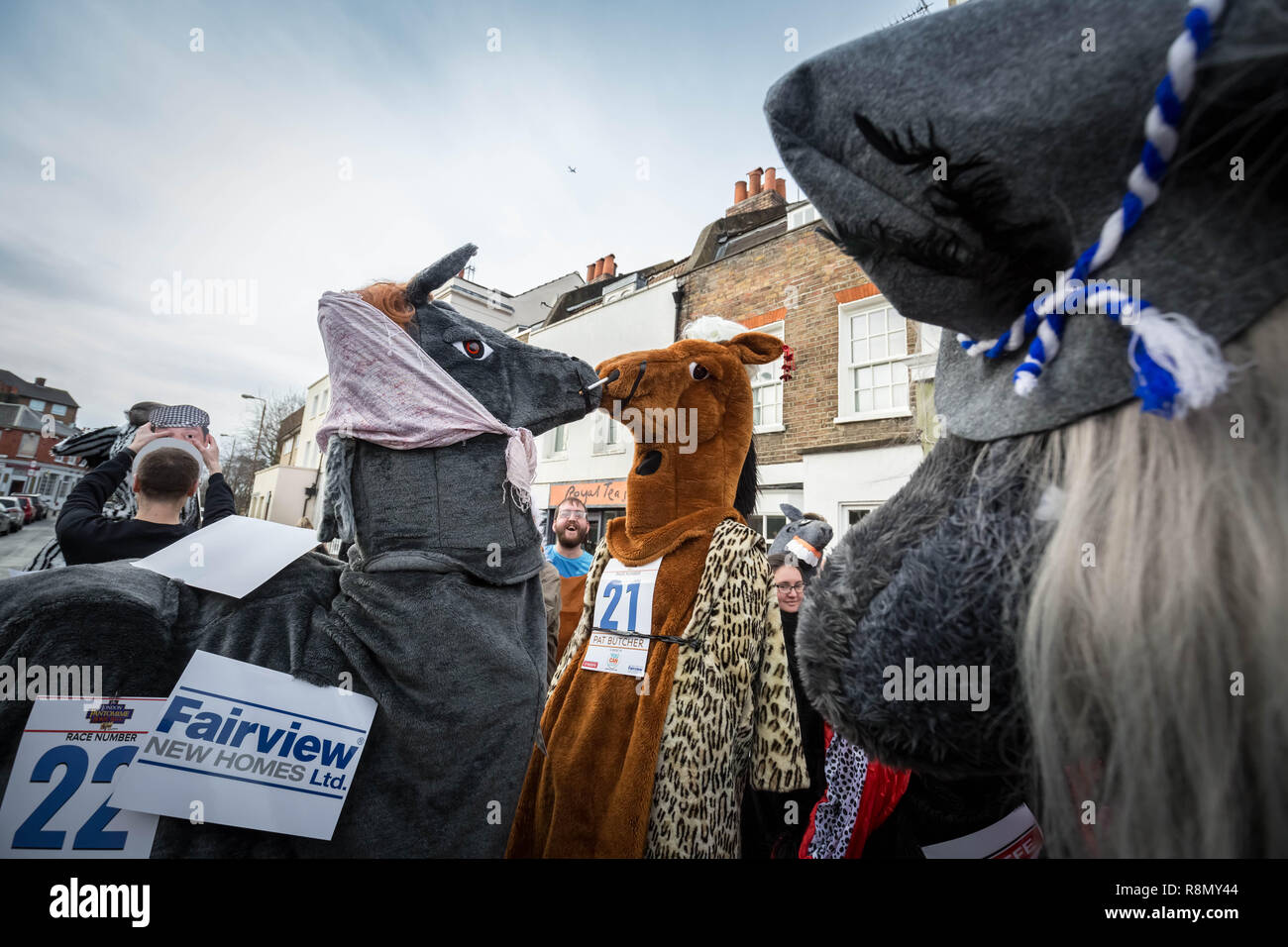 Londres, Royaume-Uni. 14Th Dec 2018. La pantomime de Noël annuel Londres Course de chevaux dans la région de Greenwich. Crédit : Guy Josse/Alamy Live News Banque D'Images