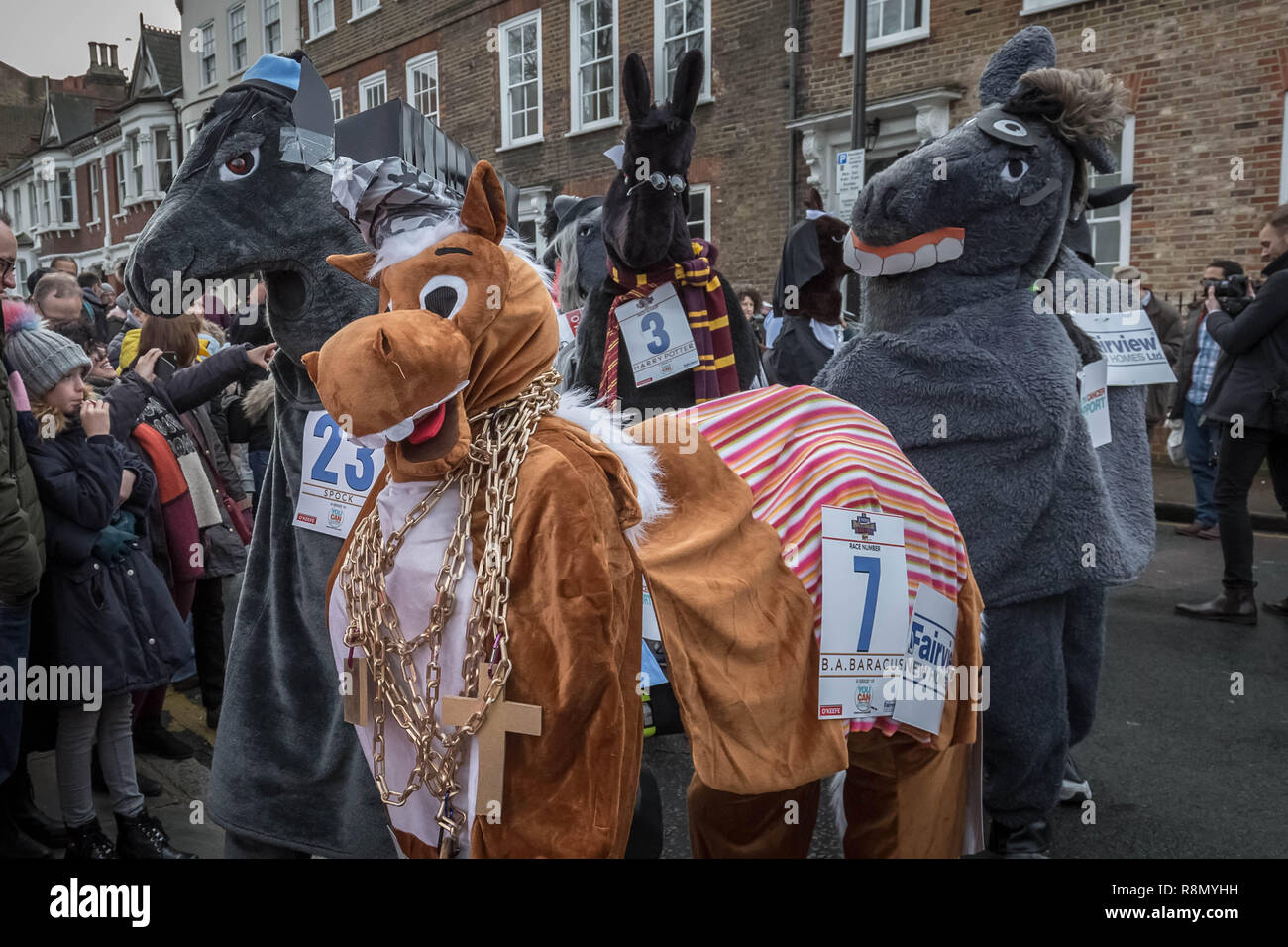 Londres, Royaume-Uni. 14Th Dec 2018. La pantomime de Noël annuel Londres Course de chevaux dans la région de Greenwich. Crédit : Guy Josse/Alamy Live News Banque D'Images