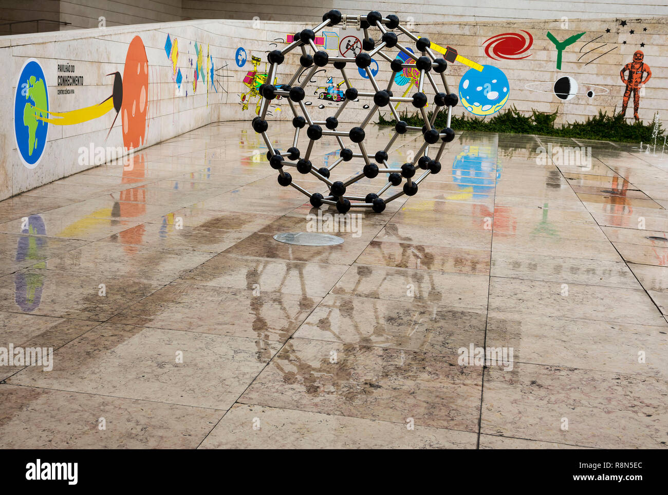 Le Musée des sciences interactif avec des expositions, des technologies de pointe et le multimédia. Pavillon de la connaissance (Pavilhao n'Conhecimentois) Banque D'Images