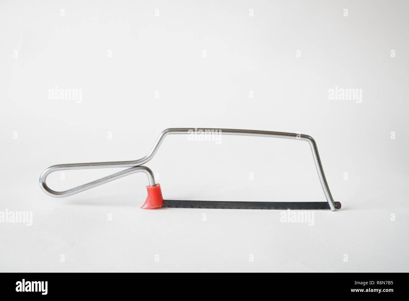 Scie à métaux Junior avec fond blanc Banque D'Images