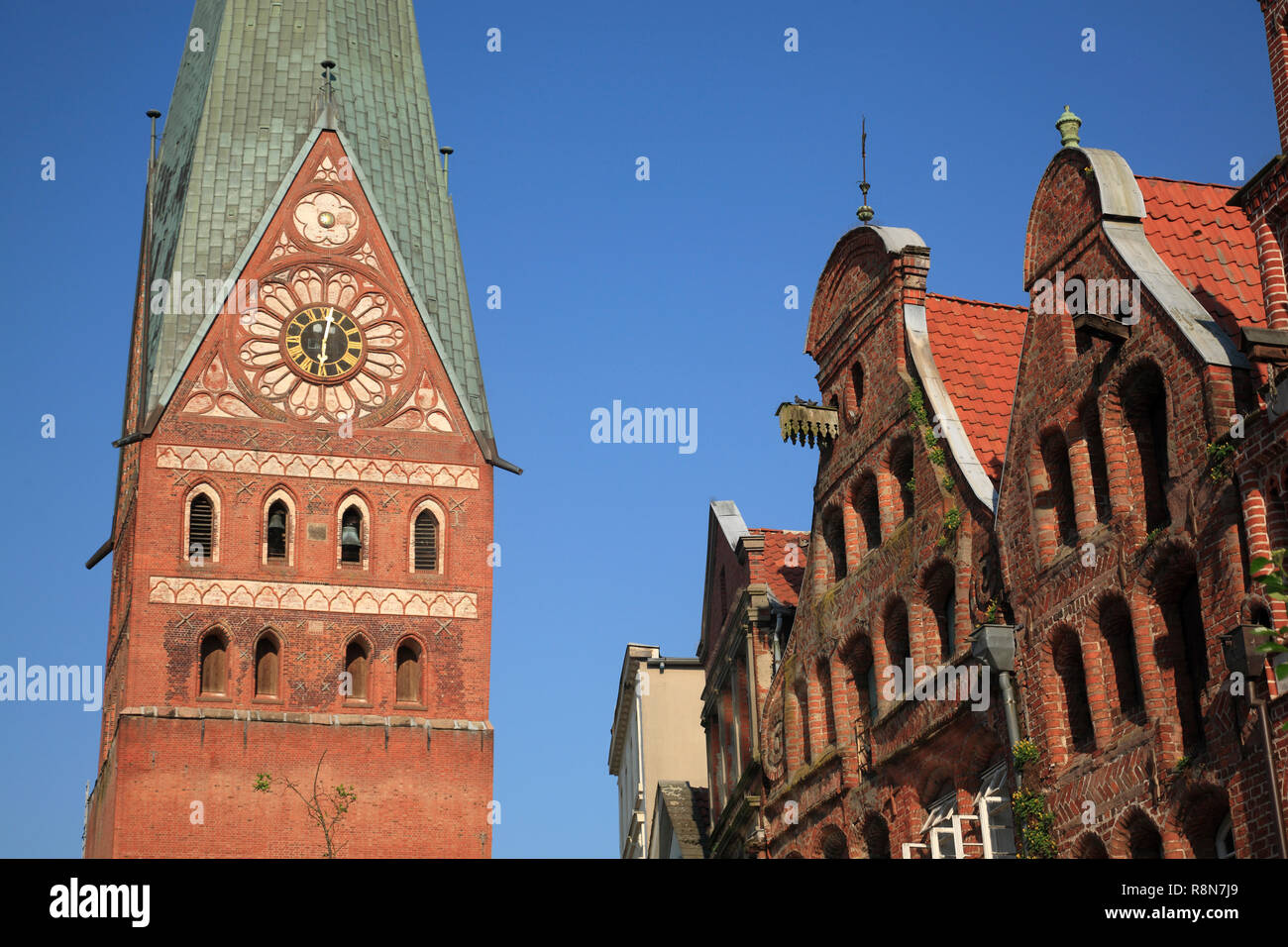 Square Am Sande, maisons anciennes, Église et Johannis, Lüneburg, Lunebourg, Basse-Saxe, Allemagne, Europe Banque D'Images
