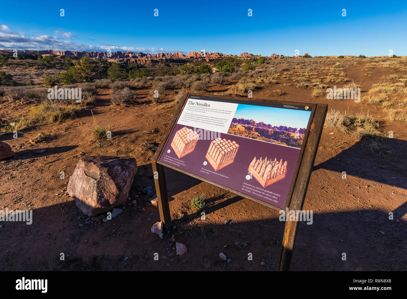 Panneau d'interprétation expliquant la formation géologique de l'aiguilles dans Canyonlands National Park, Utah, USA Banque D'Images