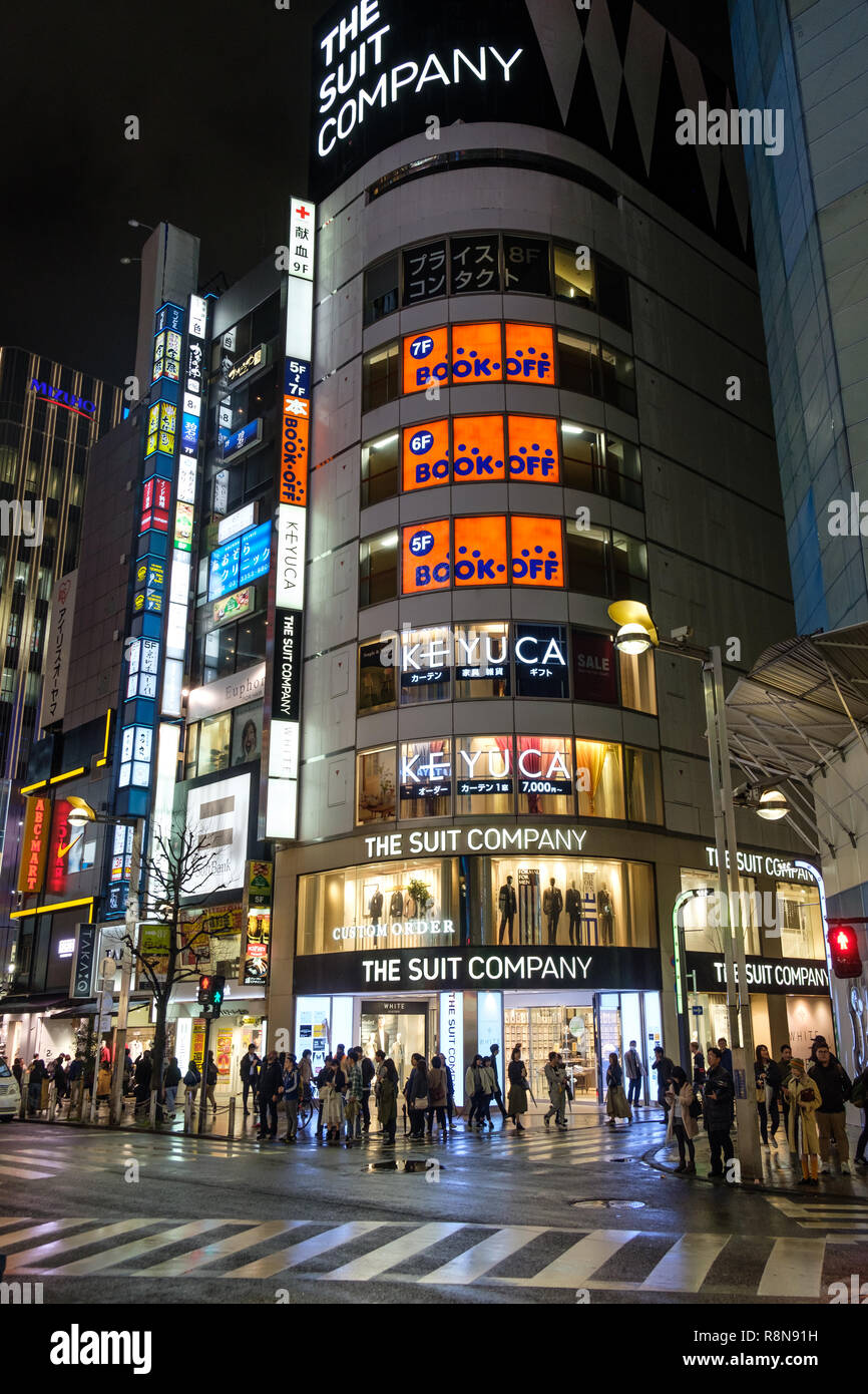 La zone commerçante de Shinjuku la nuit, Tokyo, Japon Banque D'Images