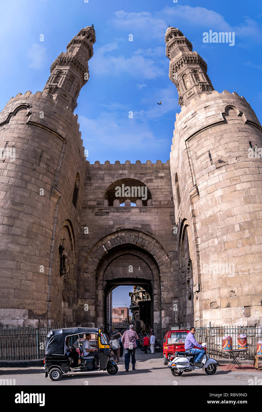 Zuweila gate au vieux Caire , Bab Zuweila est l'un des trois autres portes dans les murs de la vieille ville du Caire, la capitale de l'Égypte. Il a été également connu Banque D'Images