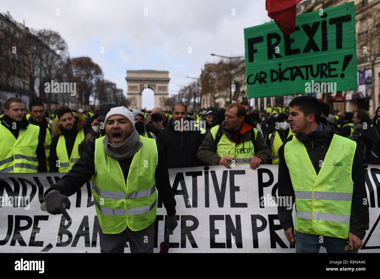 Décembre 08, 2018 - Paris, France : Portrait de Farouk Largo (avec un bonnet  blanc ), un gilet jaune manifestant comme il l'appelle pour un référendum  contre le président français, Emmanuel Macron.