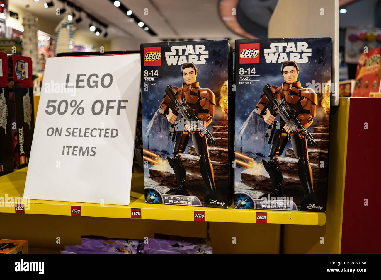 Lego Star Wars Han Solo,thème,en vente dans un magasin Toys R Us dans la ville de Cebu, Philippines Banque D'Images