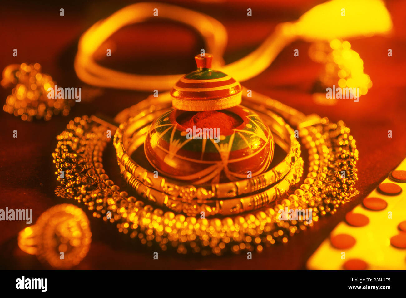 Ornements et sindoor kumkum ou symbole de mariée mariage, Inde Banque D'Images