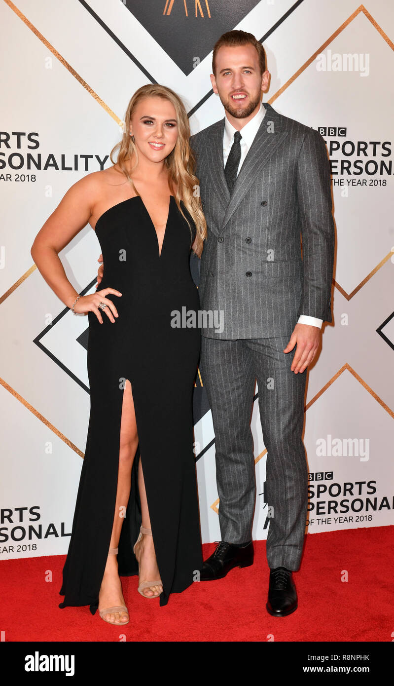Harry Kane et petite amie Katie Goodland pendant le tapis rouge arrivés pour la BBC Sports Personality of the Year 2018 au Vox à Resorts World Birmingham. Banque D'Images