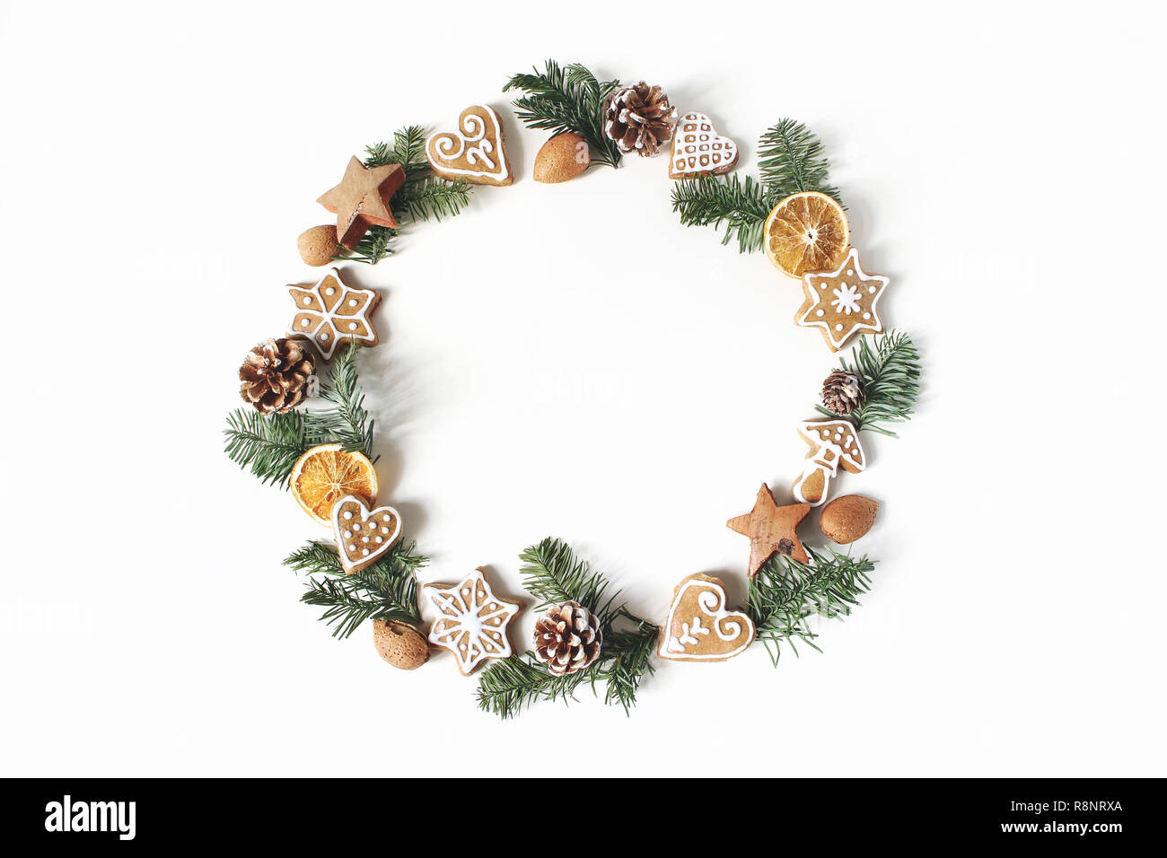 Décoration naturelle de Noël - Couronne de l'Avent - Tranches d'orange séchées, tranches de pomme, bâtons