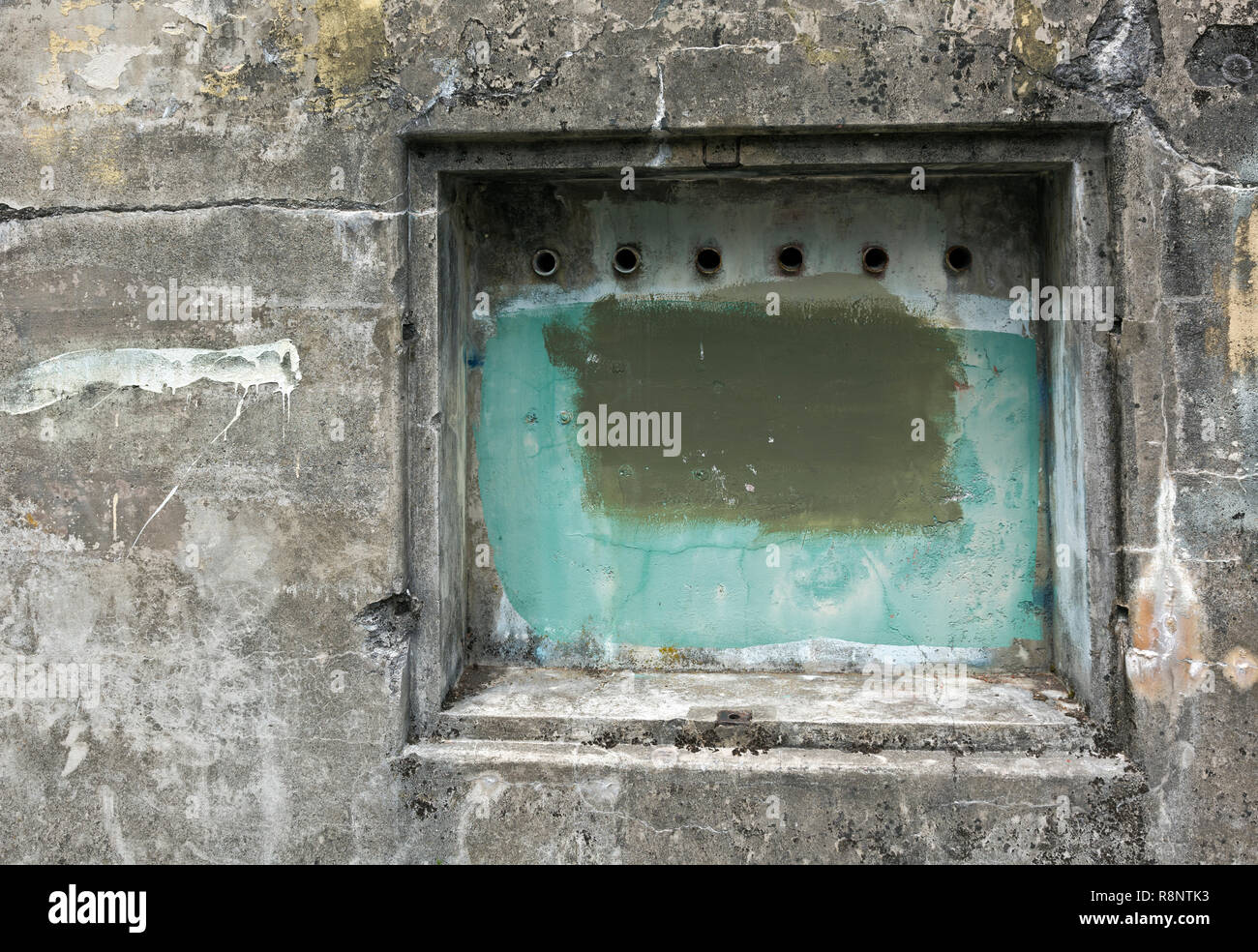 WA15543-00...WASHINGTON - image d'une batterie à l'ouverture en Tolles Fort Worden fait maintenant partie de Parc d'état de Fort Worden. Banque D'Images