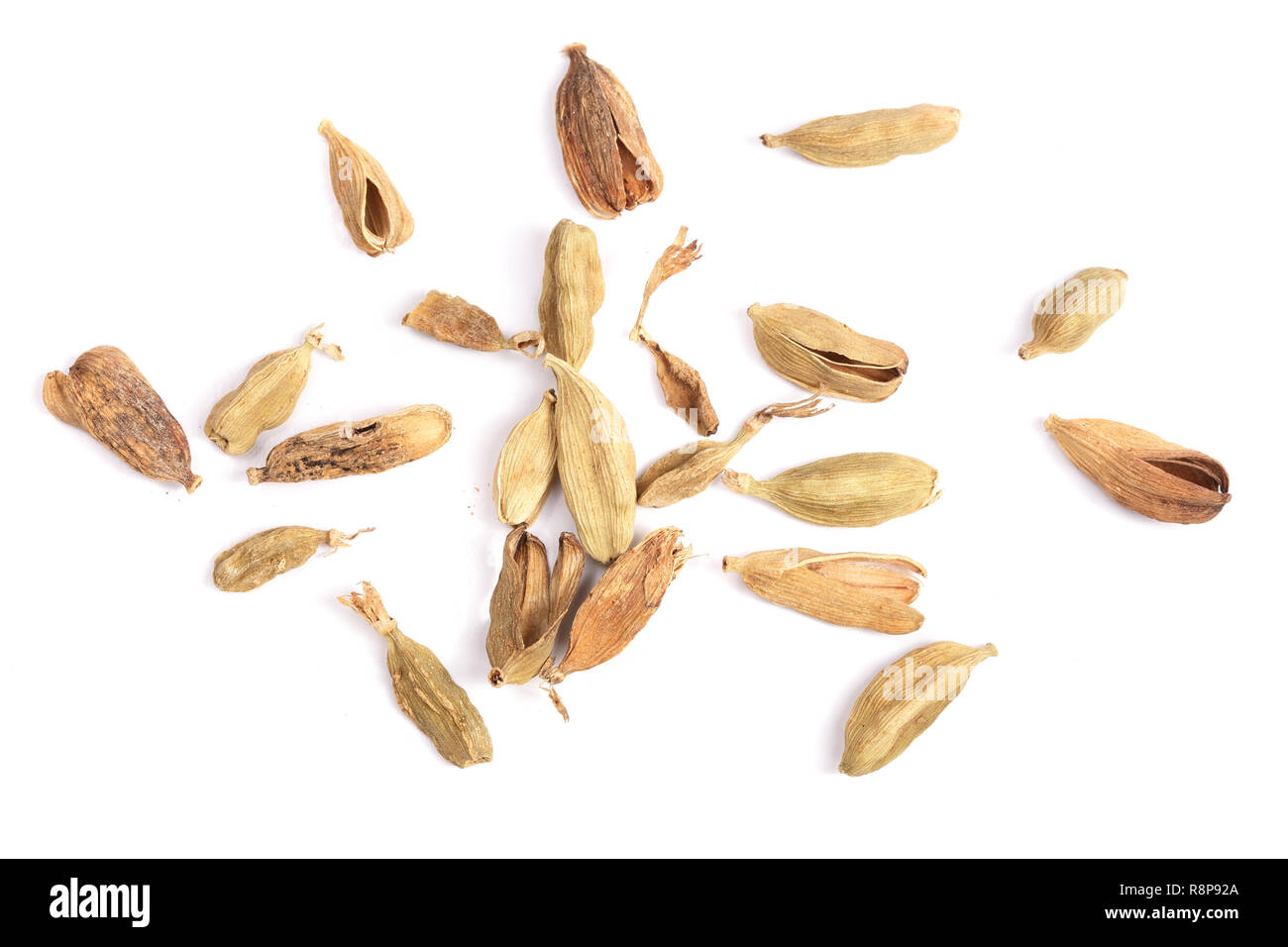 Les graines de cardamome isolé sur fond blanc Vue de dessus Banque D'Images