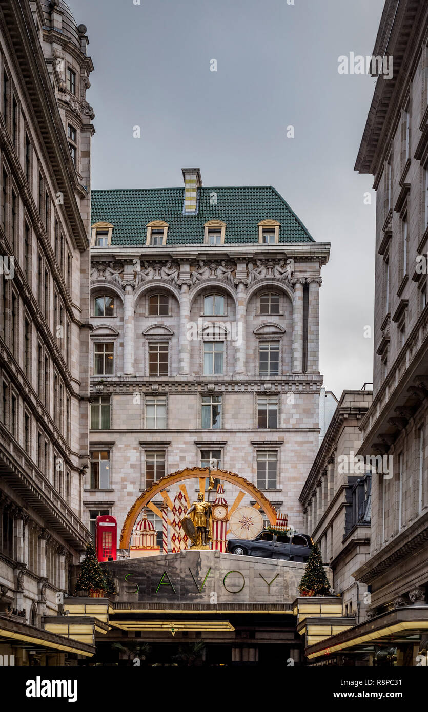 L'extérieur de l'hôtel Savoy, Londres, Royaume-Uni. Banque D'Images