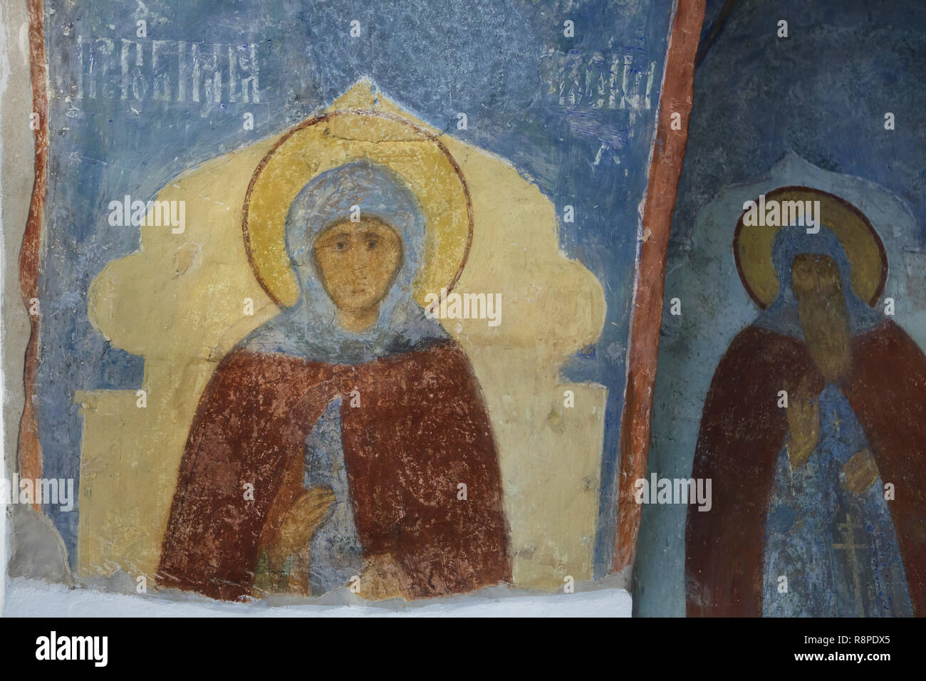Saint Euphrosyne de Souzdal représenté dans les fresques d'icône russe peintres Gury Nikitin et Sila Savin (1689) dans la cathédrale de la Transfiguration à Saint Euthymius' monastère à Suzdal, la Russie. Saint Euphrosyne était fille de Saint Michel de Tchernigov. Elle devenir nonne et vécu à Suzdal dans un couvent après que son père a été torturé et décapité par les Tatars de la Horde d'or. Banque D'Images