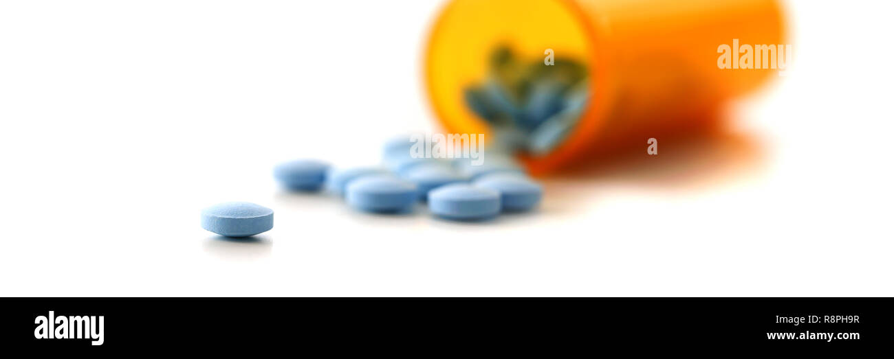 Comprimés éparpillés sur la table de la Banque D'Images