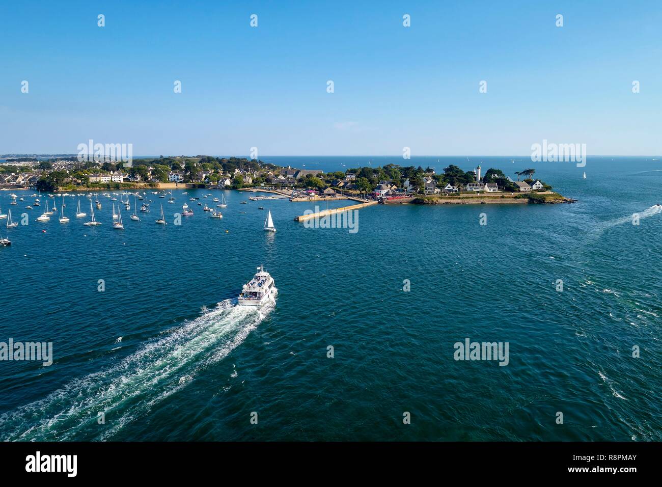 France, Morbihan, Golfe du Morbihan, Parc Naturel Régional du Golfe du Morbihan, la baie de Quiberon, presqu'île de Rhuys, Arzon, Port-Navalo, ferry à l'entrée du Golfe du Morbihan à Port Navalo Banque D'Images