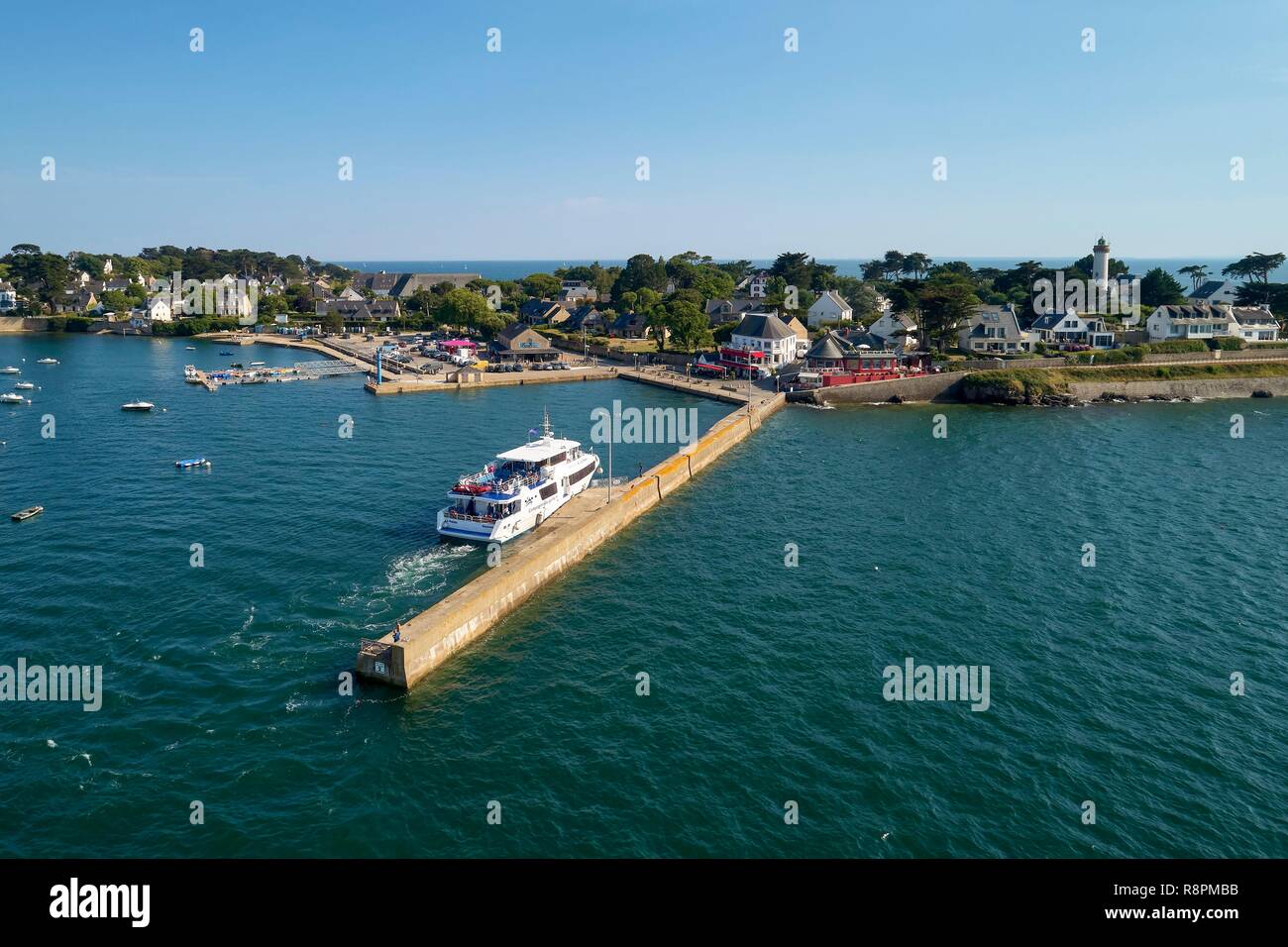 France, Morbihan, Golfe du Morbihan, Parc Naturel Régional du Golfe du Morbihan, la baie de Quiberon, presqu'île de Rhuys, Arzon, Port-Navalo, ferry à l'entrée du Golfe du Morbihan à Port Navalo Banque D'Images