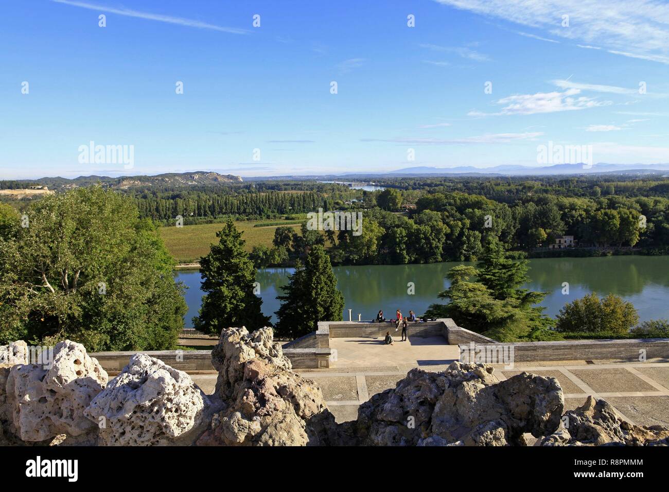 La France, Vaucluse, Avignon, Jardin des Doms, vue sur la plaine du Rhône Banque D'Images