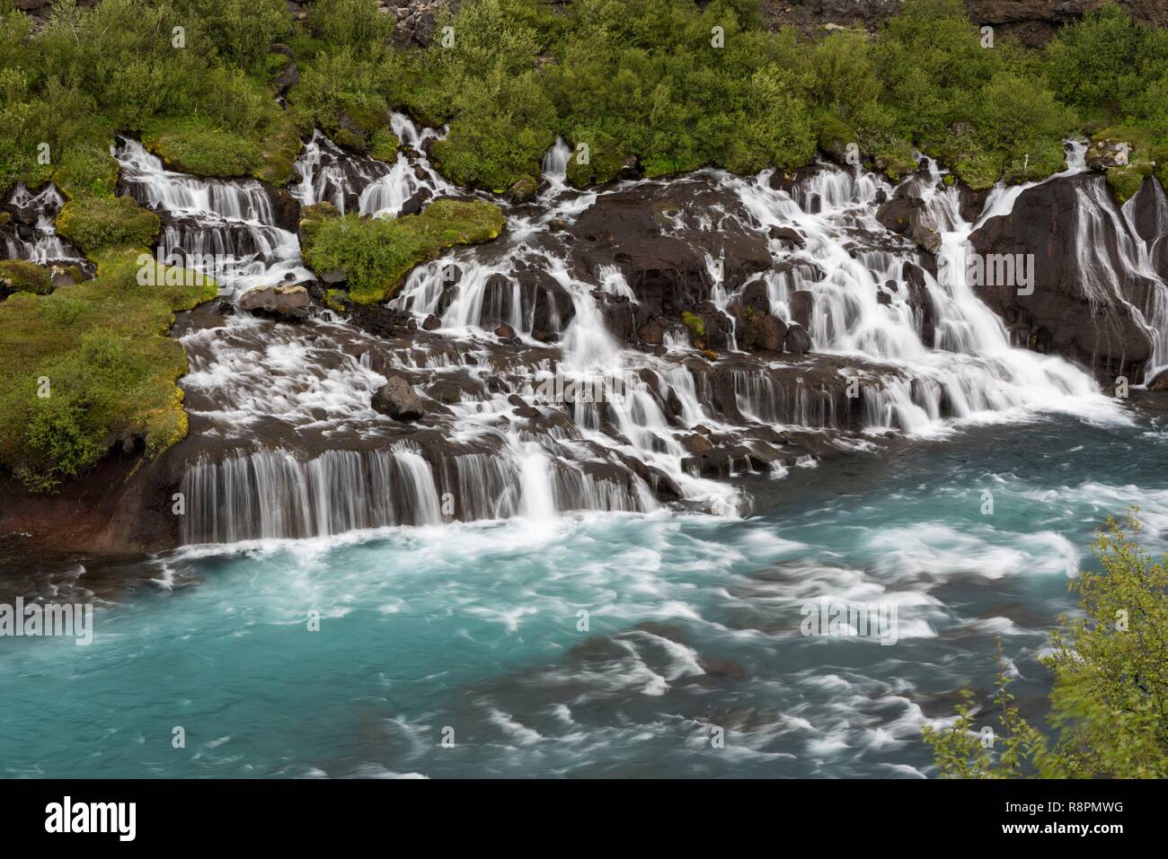 L'Islande, à l'ouest de l'Islande, Région de Vesturland, chutes de Hraunfossar, Litlafjlot Grahraun et la rivière Hvita, champ de lave Banque D'Images