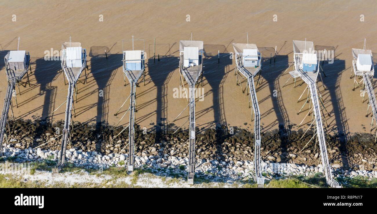 France, Charente Maritime, Talmont sur Gironde, cabines de pêche sur la Gironde (vue aérienne) Banque D'Images