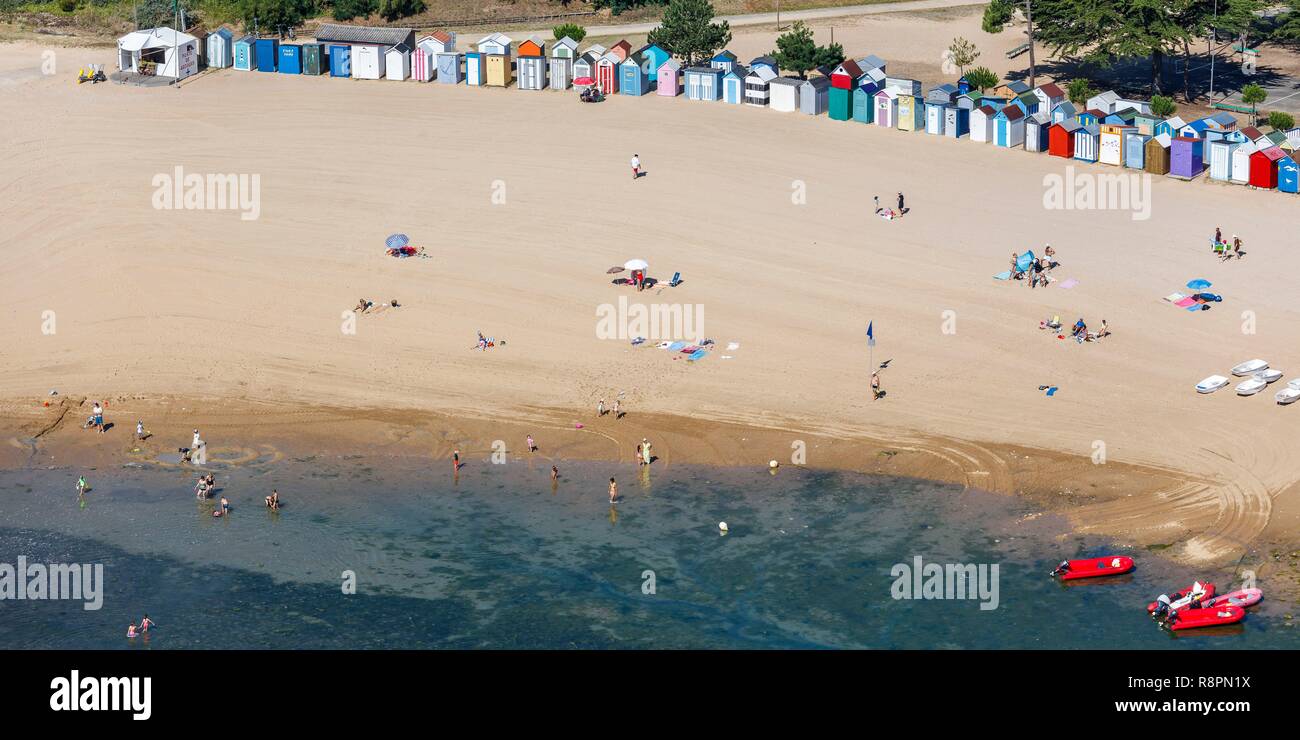 France, Charente Maritime, St Denis d'Oléron, cabines de plage sur la plage de la Boirie (vue aérienne) Banque D'Images