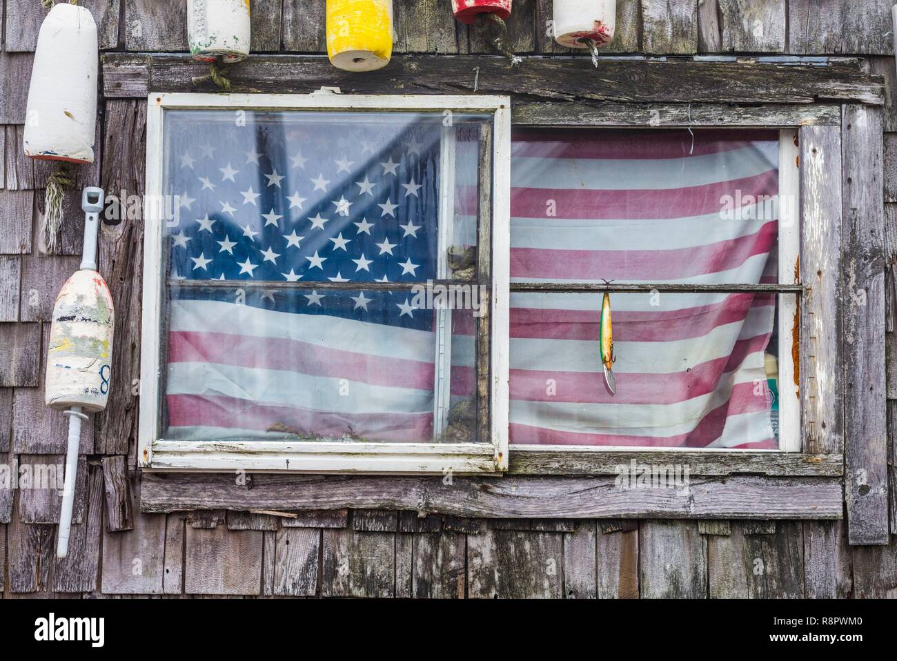 United States, New England, Cape Ann, Massachusetts, Rockport, cabane à pêche avec US flag Banque D'Images
