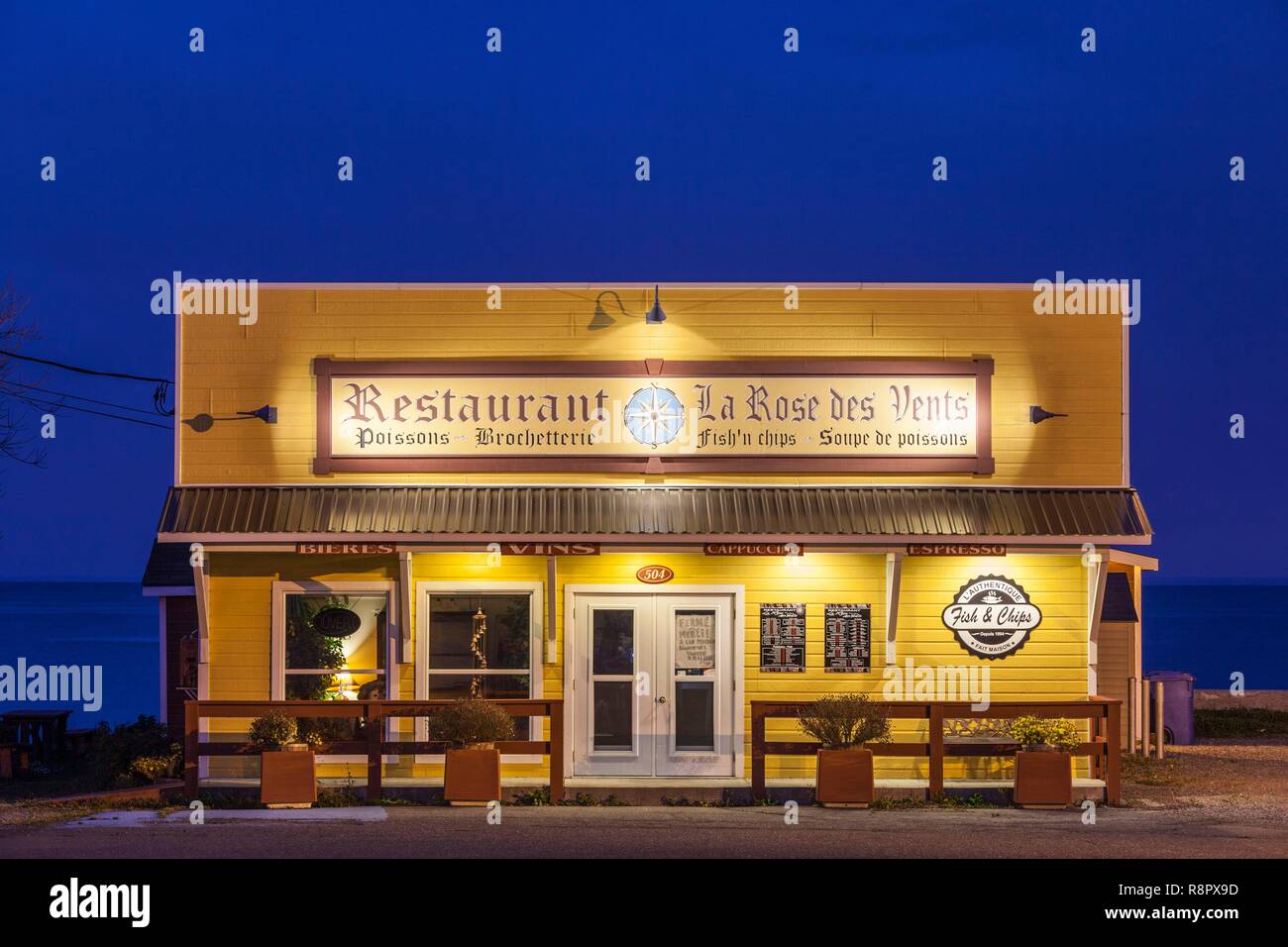 Canada, Québec, Gaspésie, Sainte-Flavie, Restaurant La Rose des Vents, l'aube Banque D'Images